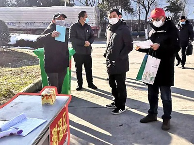 六安開發(fā)區(qū)招商局、組織人事部、安監(jiān)局和應急管理局一起參與企業(yè)復工復產(chǎn)防疫情況驗收
