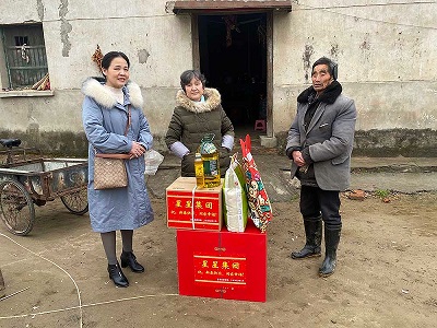 情系職工，冬送溫暖